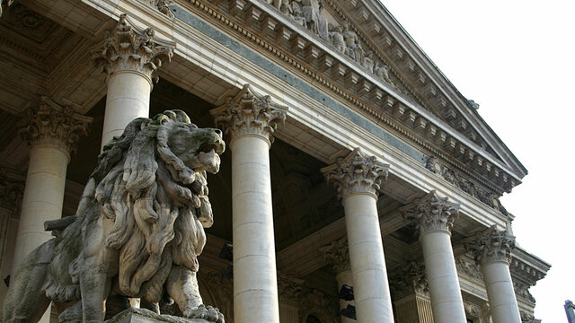 La creación de instituciones relevantes para la España actual, como el Congreso de los Diputados o el Senado, así como los estatutos de Autonomía.