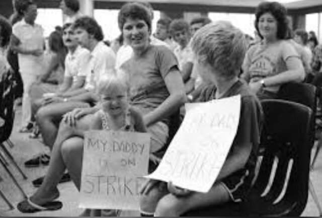 Reagan and air-traffic controllers strike