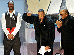 Dr. Dre gets punched in the face at the 2004 Vibe Awards ceremony.