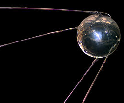 1). Creación del primer satélite artificial del mundo. 2). Este satélite permitía medir la temperatura en la superficie terrestre y enviarla a la tierra. 3). Primer detector de meteoritos de meteoritos. https://es.wikipedia.org/wiki/Sputnik_1