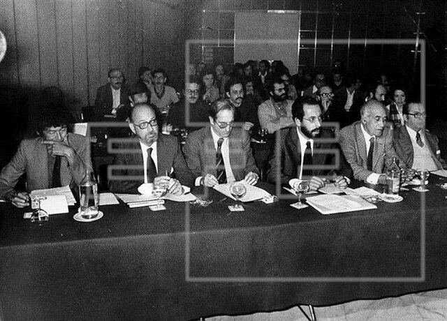 Legalización del PSOE.