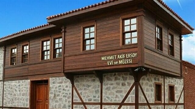 Mehmet Akif Ersoy doğdu.