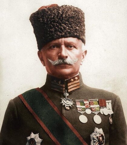 Fakri Pasha se rinde en Medina