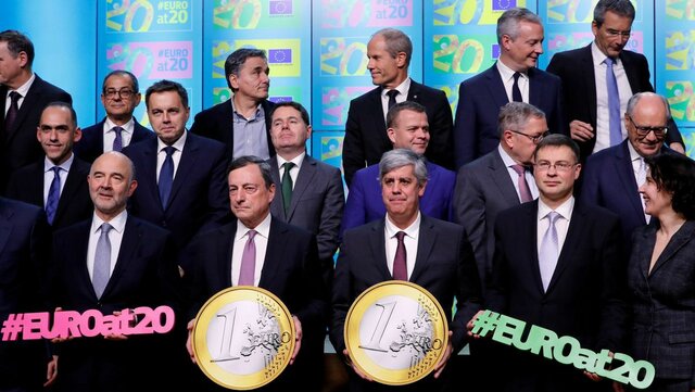 España participa en el nacimiento del euro como moneda