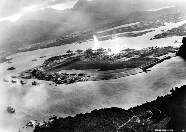El ataque de Japón a Pearl Harbor el 7 de diciembre de 1941.