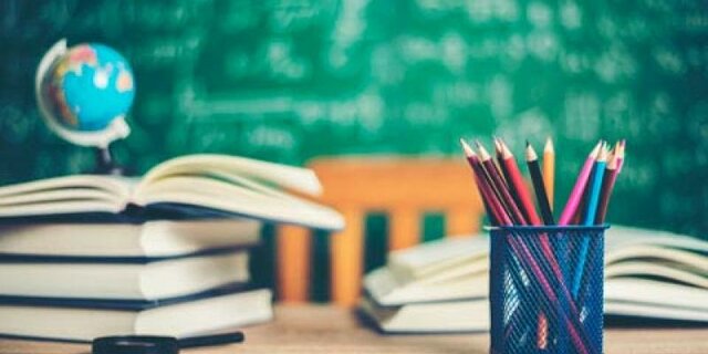 elle va à l'école supplémentaire