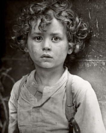 Lewis Hine, Paris Gamin.
