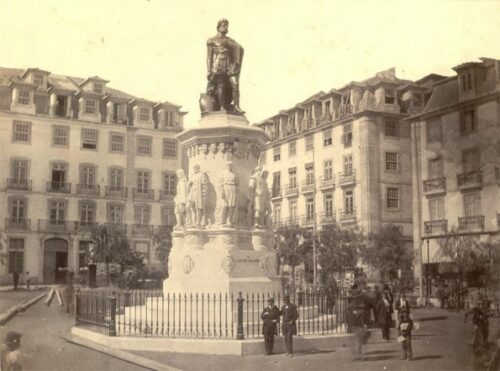 10 - Estátua do Épico