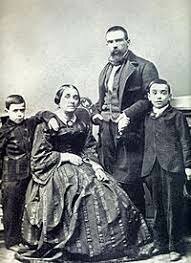 Solicitó al gobierno de su país una beca para viajar a Europa