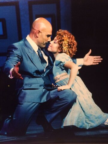 Anita la huerfanita y la niña de la mochila azul