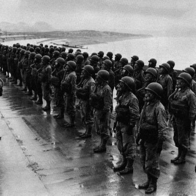 Timeline: Antecedentes y el desarrollo de la Segunda Guerra Mundial, la Guerra Fría y la caída del muro de Berlín.