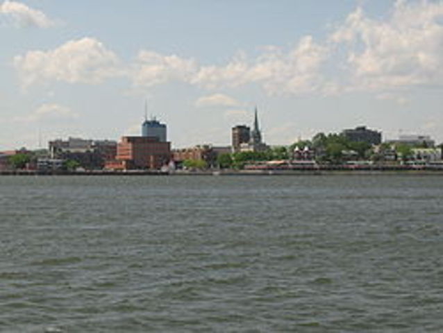 Trois-Rivieres is Founded