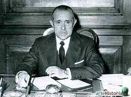 Cese de Arias Navarro como presidente del gobierno.