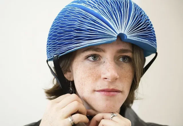 Eco-Helmet - Un Casco Portable de Cartón para Ciclistas