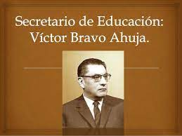 El secretario de Educación pública el Ing. Víctor Bravo Ahuja