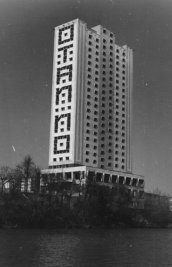 España aprueba en referéndum su entrada en la OTAN.