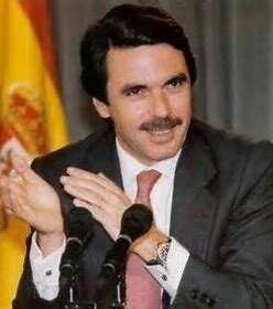 El Partido Popular gana en las elecciones generales por mayoría simple y José María Aznar se convierte en presidente del Gobierno.