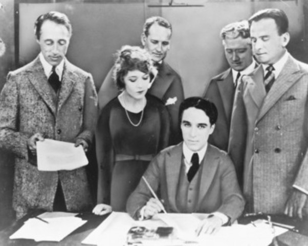 John white tried to convince Raliegh to try again to establish Ranoke.