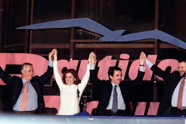 El Partido Popular gana en las elecciones generales por mayoría absoluta y José María  Aznar se mantiene como presidente del Gobierno.