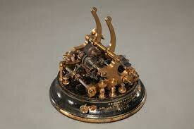 Se instala en Nueva York. Inventa para la Western Union la impresora Edison Universal Stock Printer.