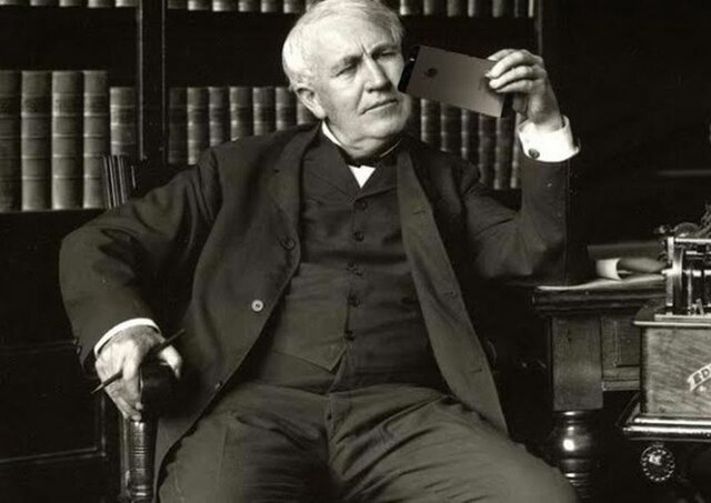 Muere en West Orange, Nueva Jersey (EE UU).