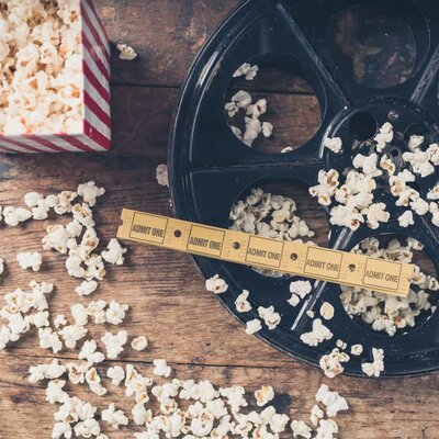 Timeline: El cine. Oziel Hernandez, Dioslymar Plaza, Ana Rivas y María Vásquez 5"C"