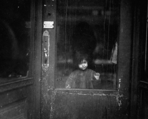 Niño en la puerta, Nueva York