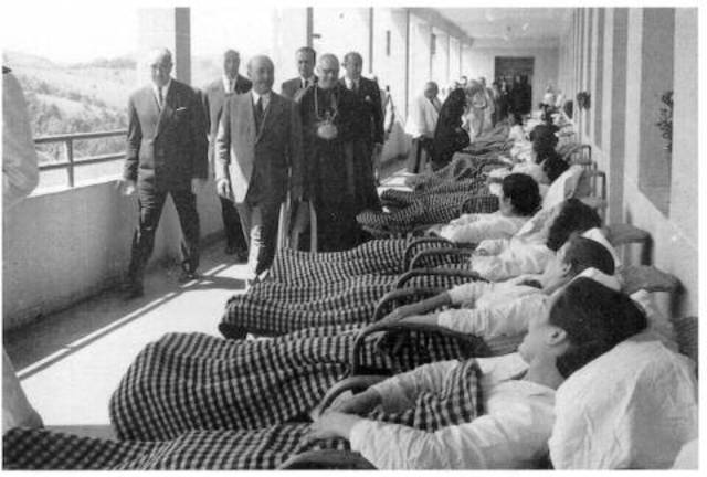 Se retiro por un breve periódo a un sanatorio.