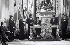 Adhesión de España a la CEE (1/enero)