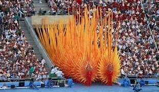 España es el país anfitrión de las Olimpiadas y de la Exposición Universal.