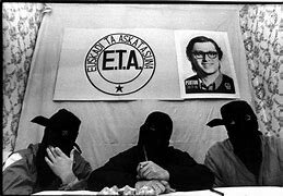 ETA anuncia el cese de la violencia.