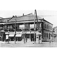 Shiseido began their chain store systen