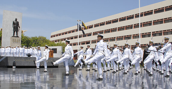 Se inaugura la escuela naval militar