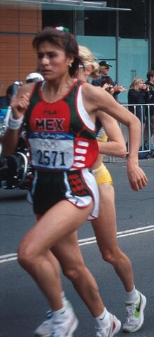 Record 5000m Femeninos (4:05,70) por Adriana Fernández (México)