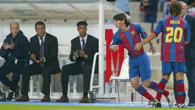 Frank Rijkaard made him debut in an official match against RCD Espanyol on October 16, 2004