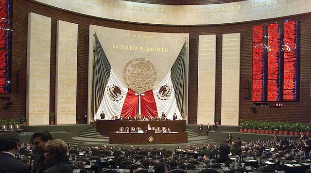 El cambio del partido hegemónico del poder en México.