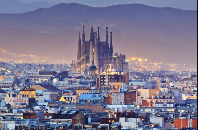 Nació en en Barcelona(España)