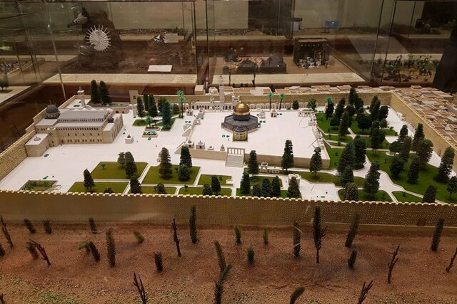 Muhammad performs the Hijra.