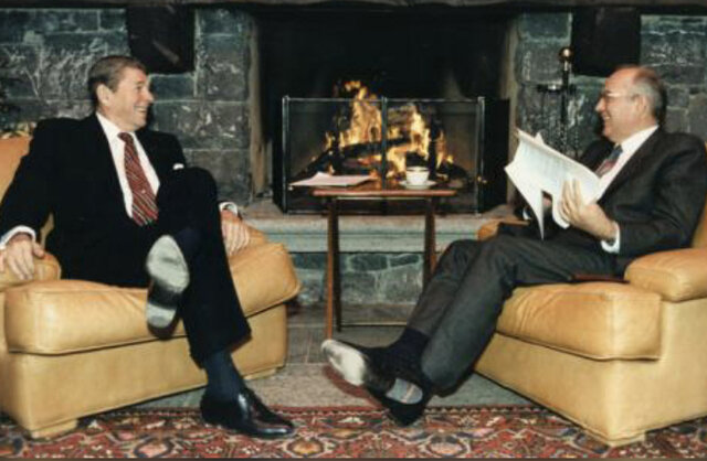 Reagan, Gorbachev hold summit in Switzerland