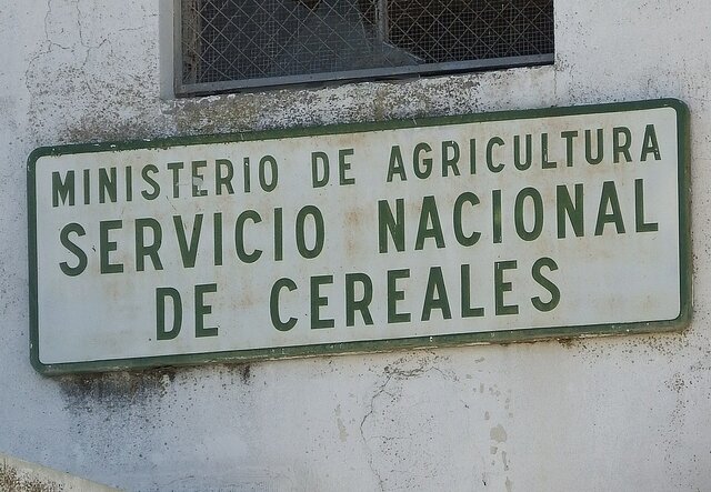 1.2 Los organismos que empleó el franquismo para adoctrinar a la población y para lograr el autoabastecimiento del país.