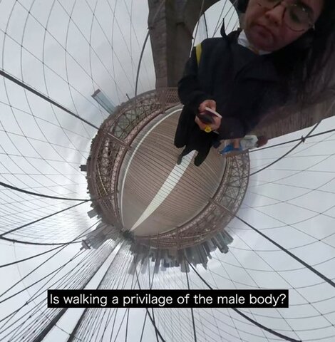 Amanda Gutiérrez. "Flâneuse / La caminanta"