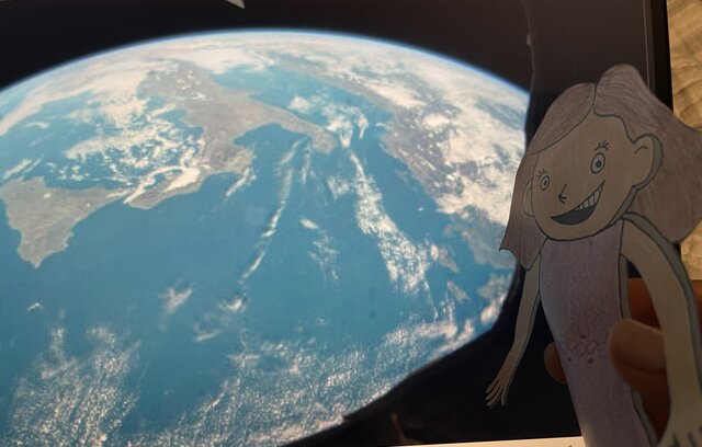 Bernadette peut voir le terre de le ciel