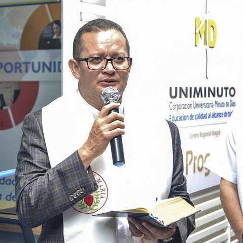 el nuevo director El Padre Harold de Jesús Castilla Devoz