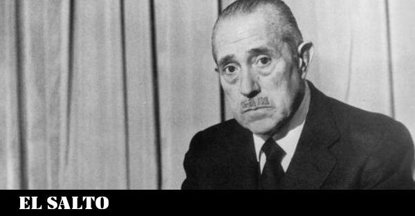 Cese de Arias Navarro como presidente del gobierno.