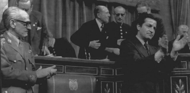 Aprobación en referéndum de la Ley para la Reforma Política.