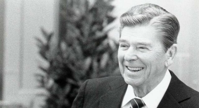 Premiación por parte del presidente de EEUU Ronald Wilson Reagan