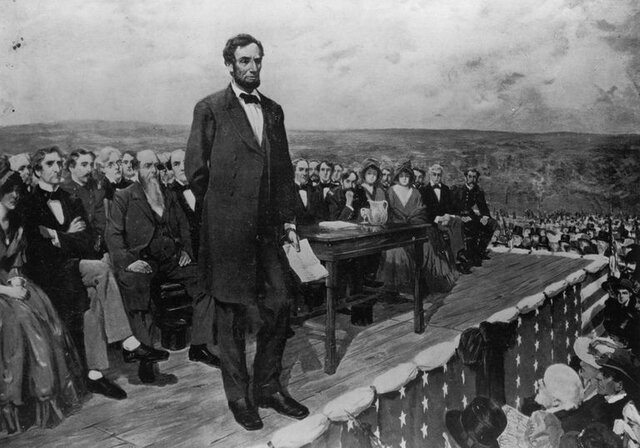 Lincoln gives his Gettysburg Address