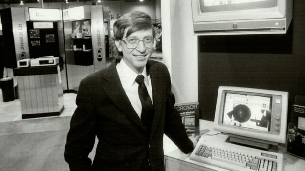 Bill Gates se reune con representantes de IBM en Seattle.