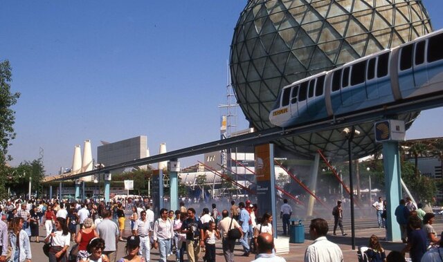 España es el país anfitrión de las Olimpiadas y de la Exposición Universal.