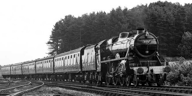 George Stephenson pone en servicio el ferrocarril público entre Stockton y Darlington, Inglaterra